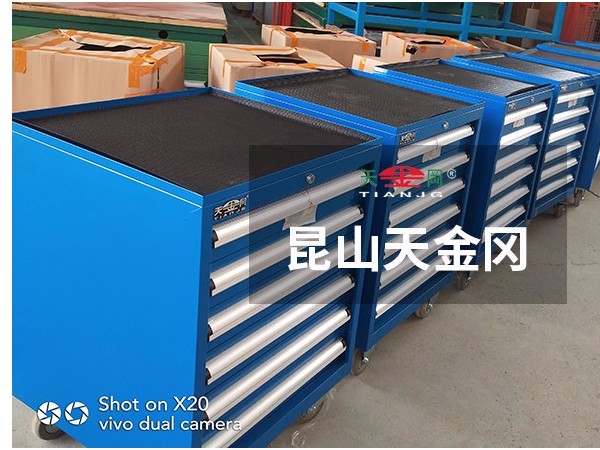 判斷鉗工工具柜廠家實(shí)力的3點(diǎn)，都知道嗎?