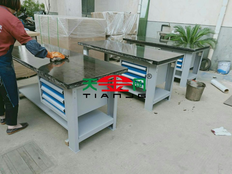 鉗工工作臺生產(chǎn)廠家