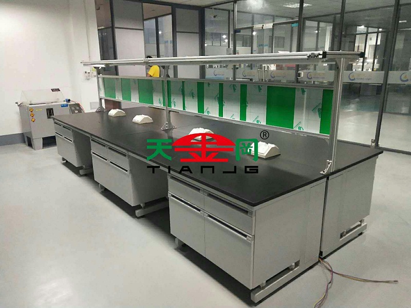 生產(chǎn)鉗工工作臺廠家